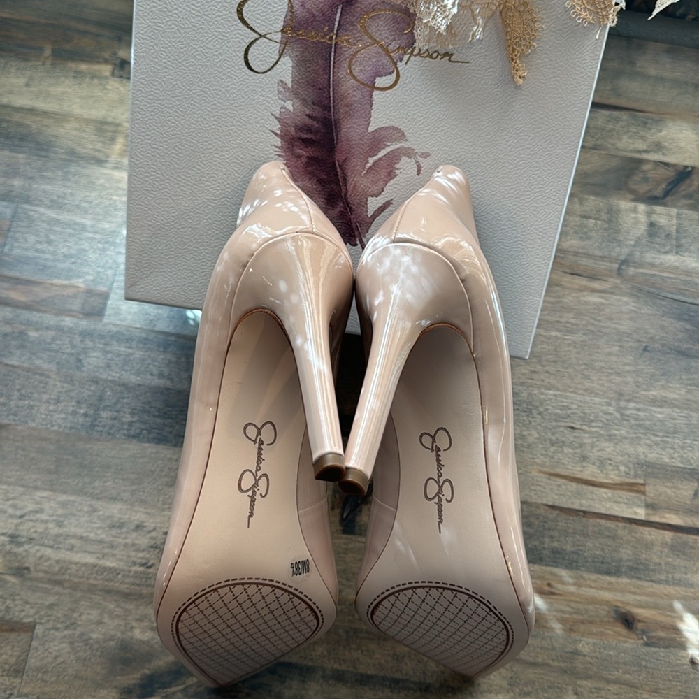 Size 8 Blush super patent heels♥️
